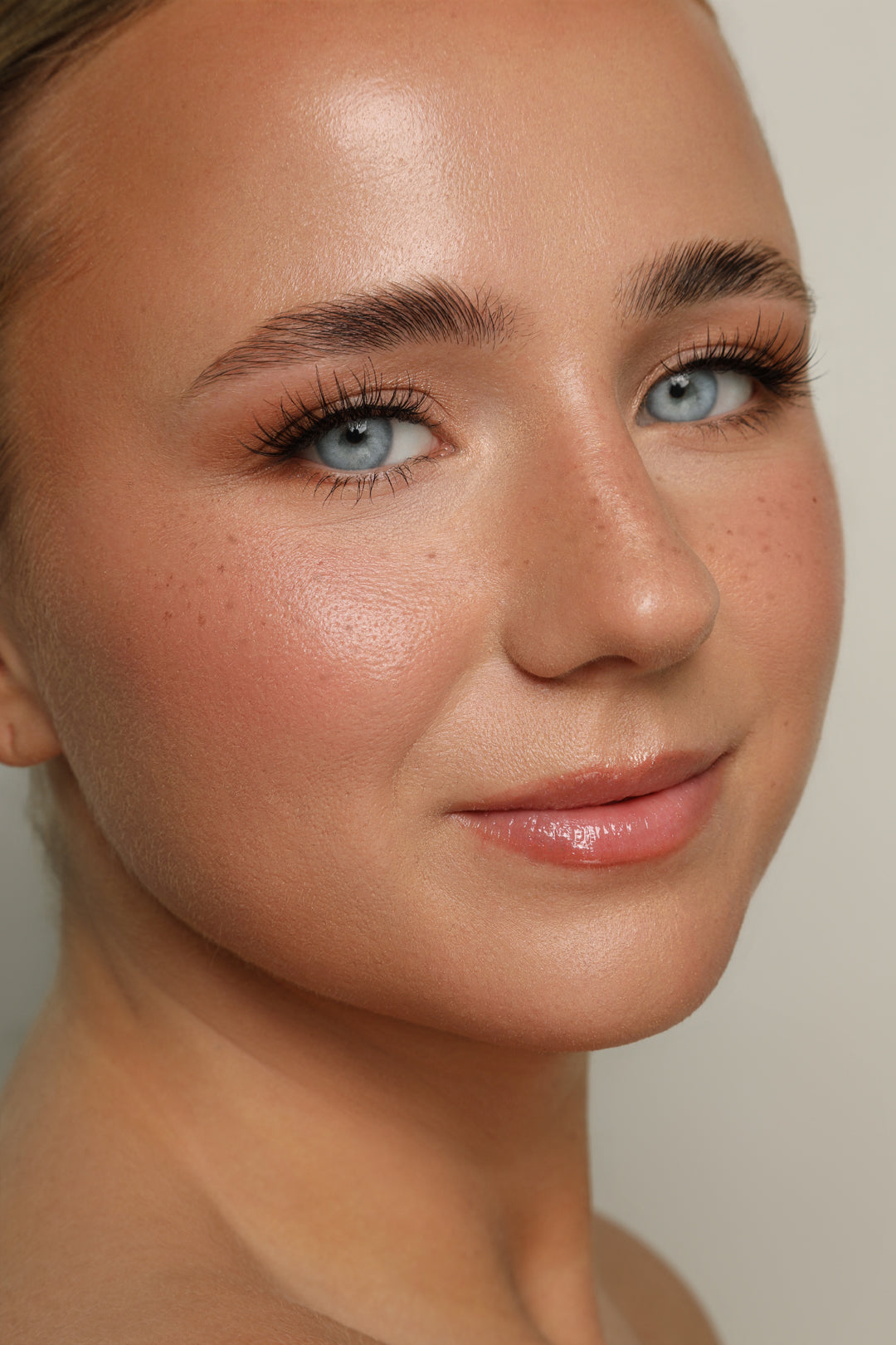 Adriana L | Annual contact lenses